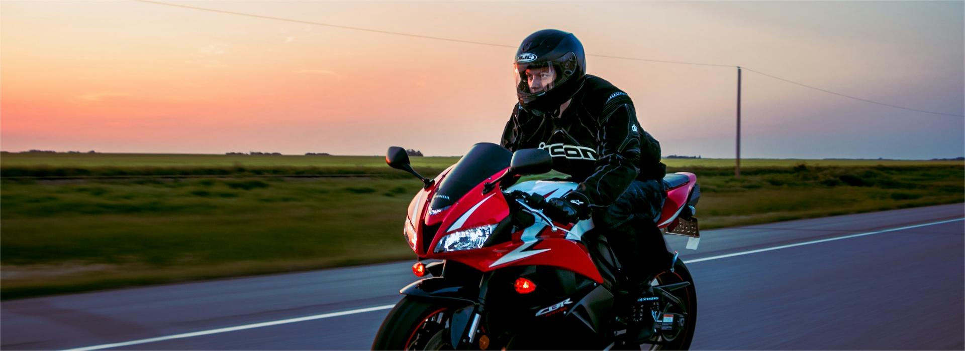 Motorrijden Winkel -Motorrijden Winkel joshua reddekopp OJMSA7da8uk unsplash